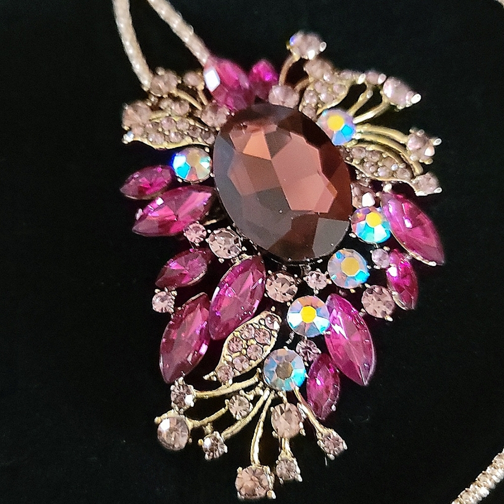 NWT Crystal flower statement necklace by Betsey Johnson - Picture 2 of 5